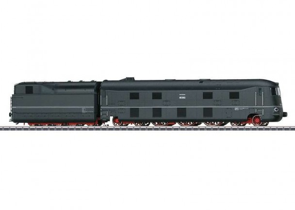 Class 05 Streamlined Steam Locomotive with a Tender