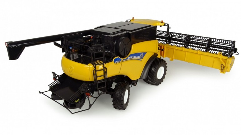 New Holland CR9080 with front wheels